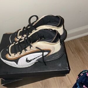 Nike Zoom Air Sneakers - Black and Beige